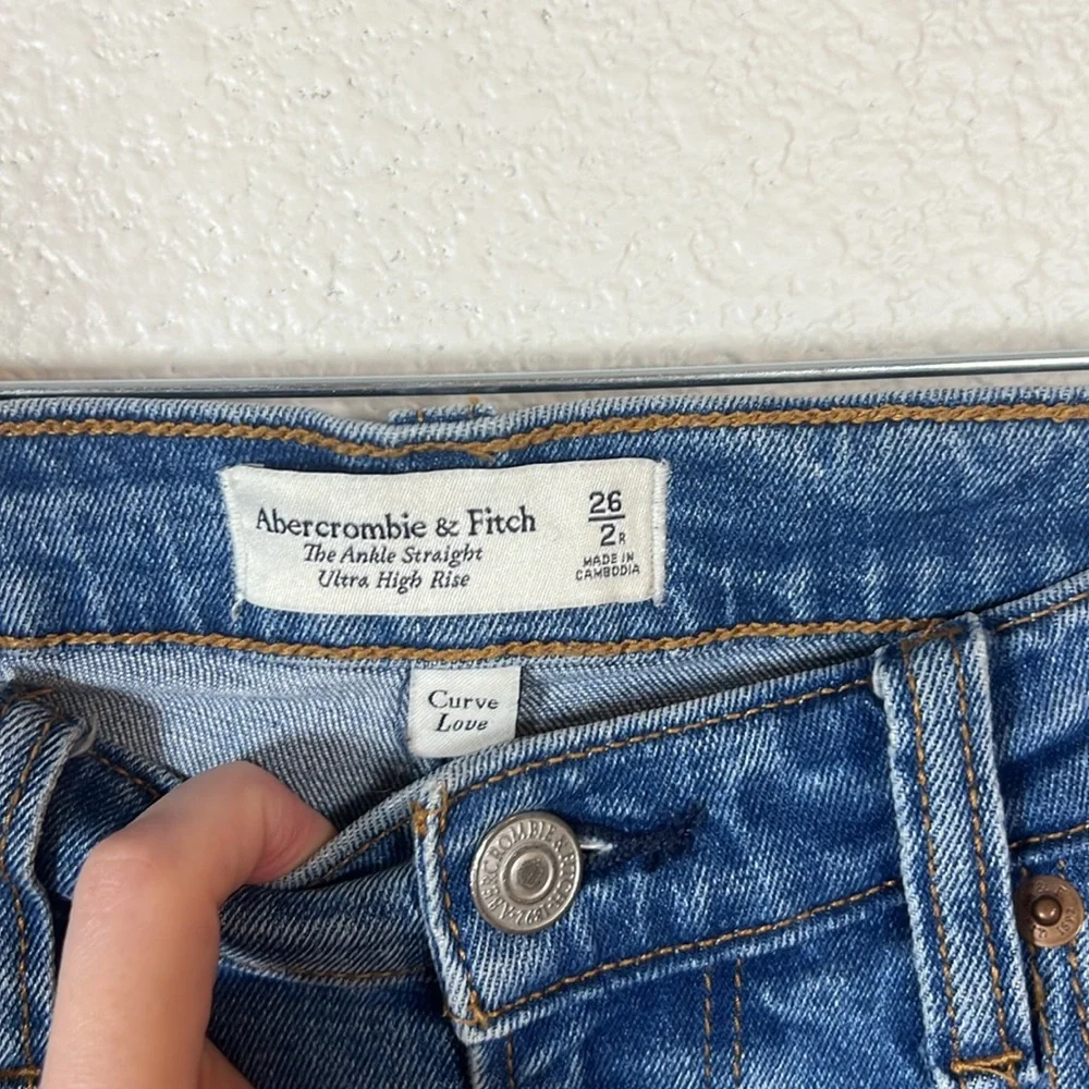 Abercrombie & Fitch Curve Love Ankle Straight Ultra High Rise size 26/2Regular - Picture 3 of 7